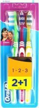 فرشاة أسنان أورال بي 3-إيفكت كلاسيك 40 متوسطة بألوان متنوعة 2 + 1 مجانًا