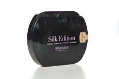 Bourjois Silk Edition Compact Powder 5.8g Blurs imperfections&mattifies the skin 53 Golden Beige