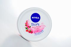 Nivea Soft Cream Berry Blossom Pink 200ML